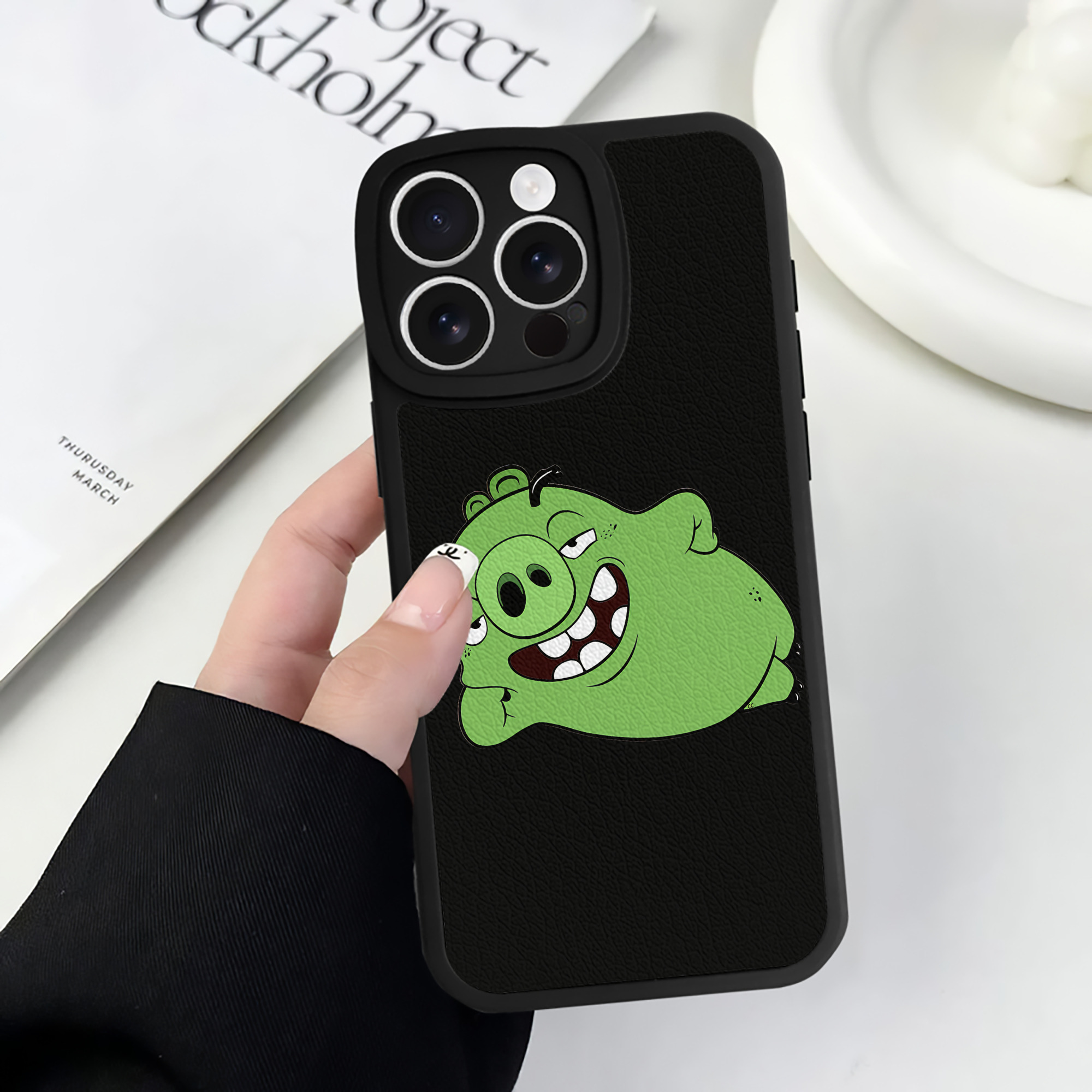 （画像用） Angry Birds アングリーバード 【iPhone 16シリーズ対応】シリコンスマホケース（レザー調） 材質：シリコン